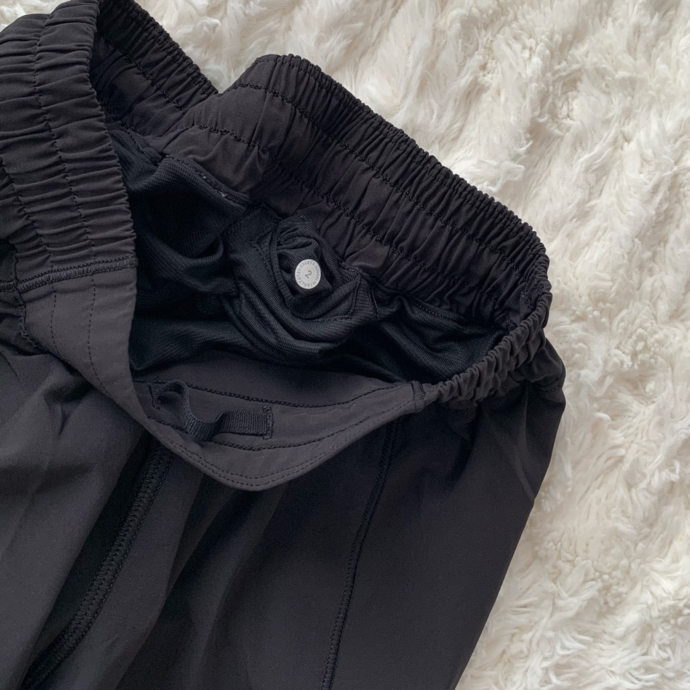 2300.♎️Lululemon hotty hot short 4” - Picture 4 of 7